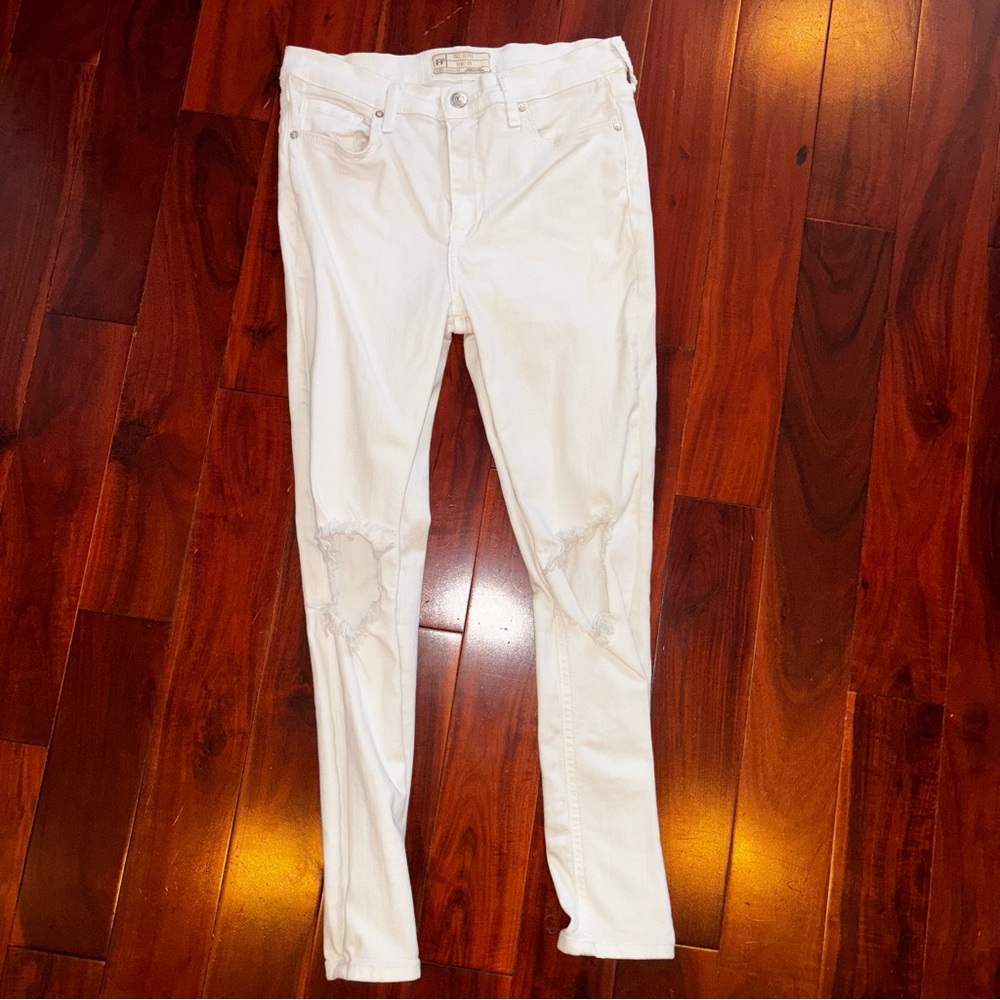 Free People White Distressed Jeans sz 29